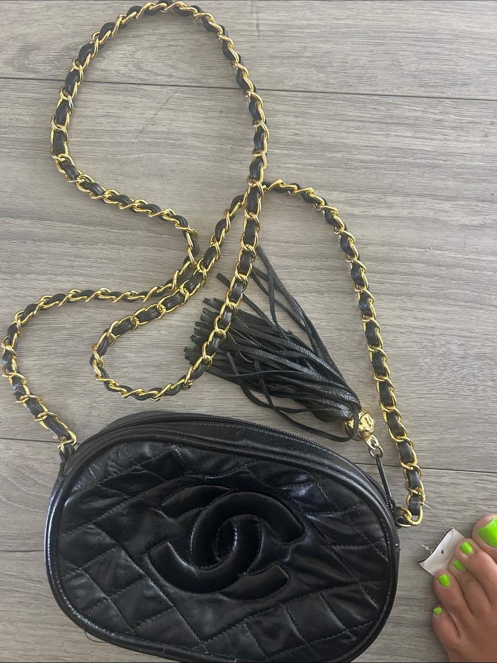 VINTAGE Quilted Lambskin Leather Crossbody Bag with Gold Chain and Tassel - Picture 5 of 11